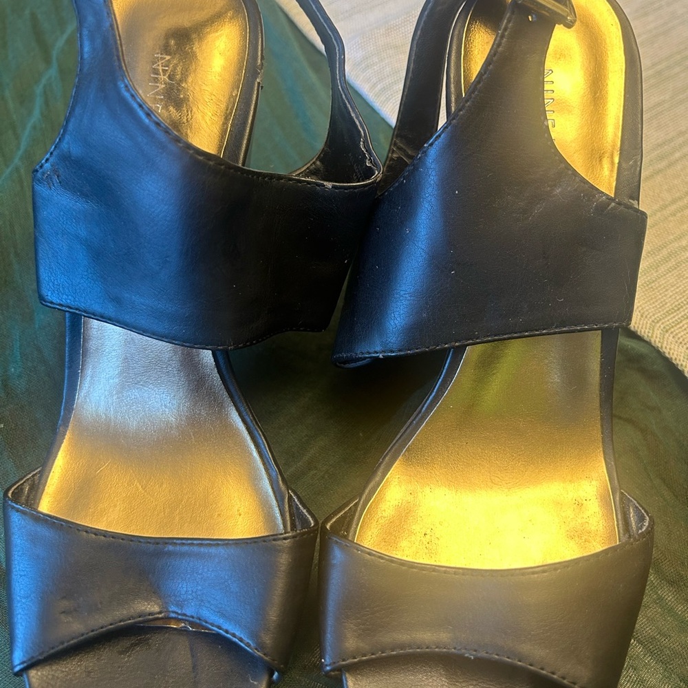 Nine West Black Leather Sandals with Gold Insole